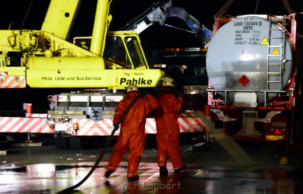 VU Gefahrgut LKW umgestuerzt A 4 Rich Koeln Hoehe AS Gummersbach P721.JPG - Miklos Laubert